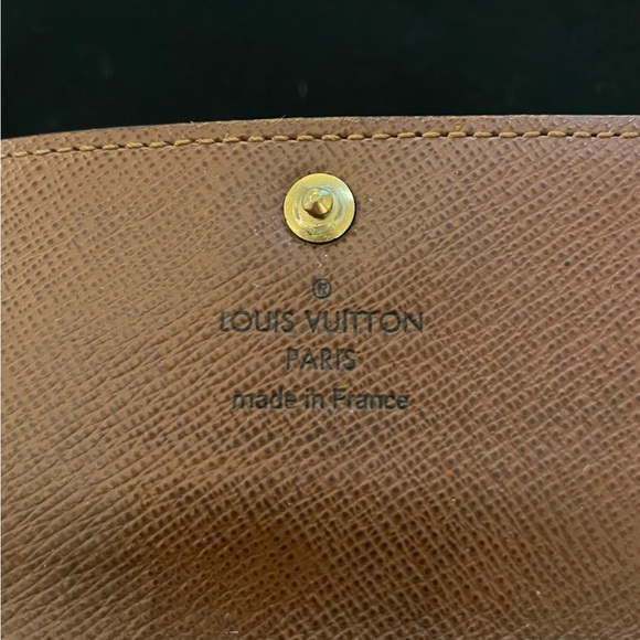 Louis Vuitton 6 Key Holder - Picture 10 of 12